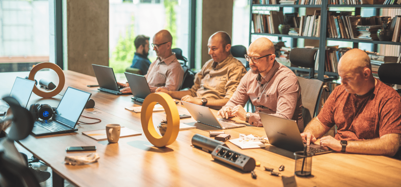 Jak wygląda proces tworzenia oprogramowania i dlaczego tyle to trwa